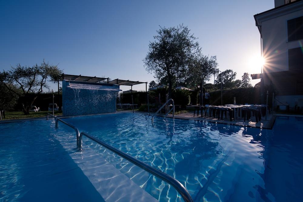 Santa Caterina Park Hotel Sarzana Buitenkant foto